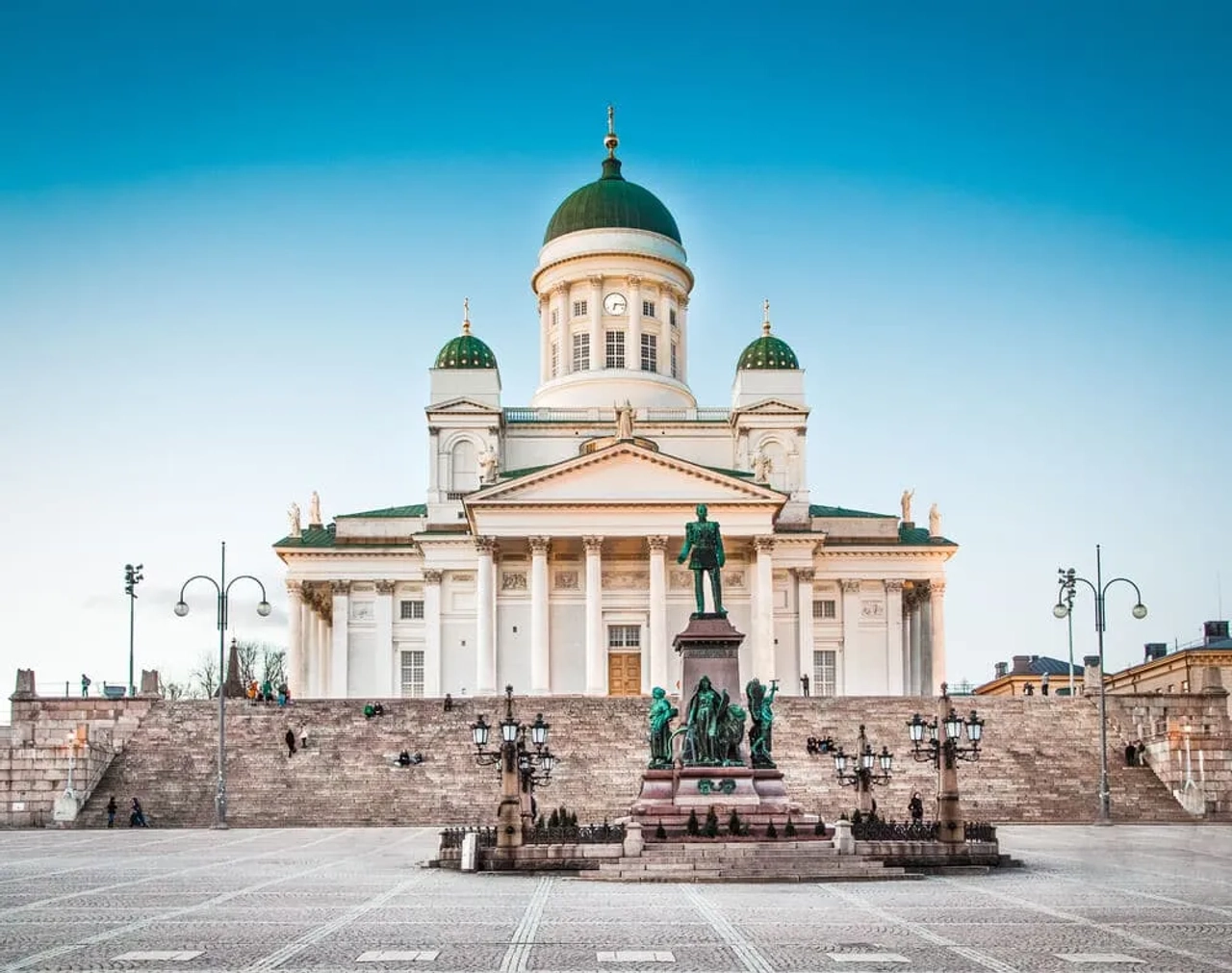 vista frontal da catedral de helsinquia