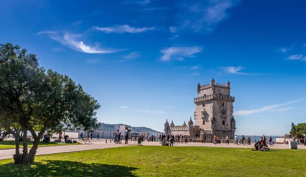 panoramica da torre de belem e dos seus jardins