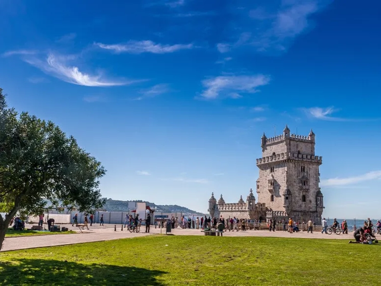panoramica da torre de belem e dos seus jardins