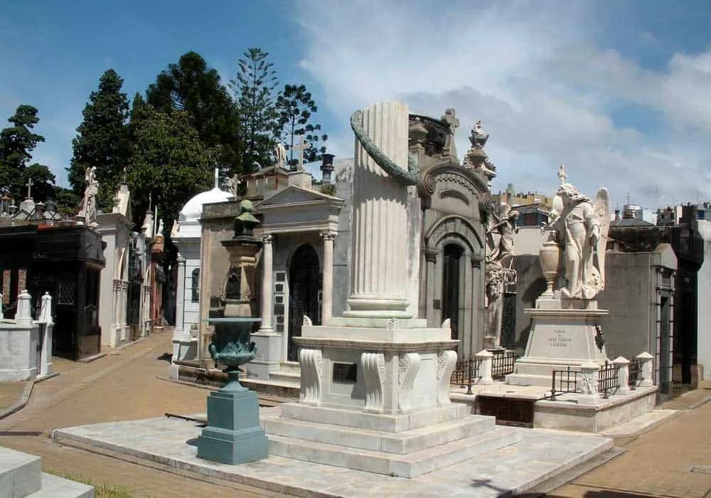 visitar la tumba de Eva Perón en Recoleta