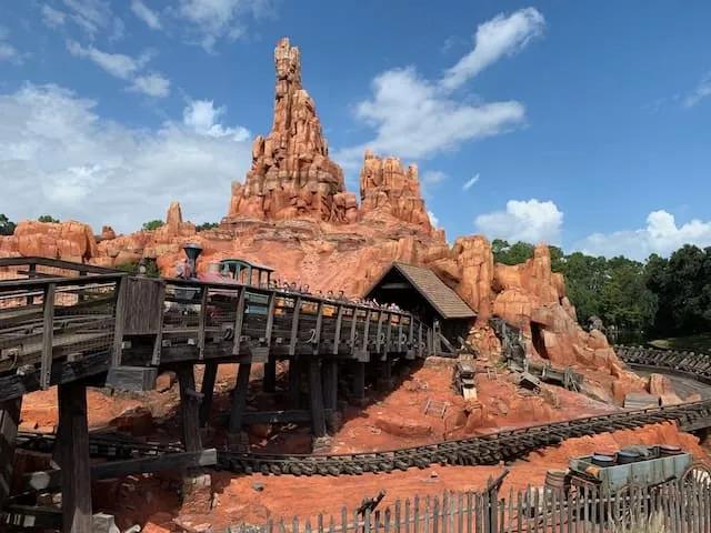 montanha russa na disneyland orlando na florida