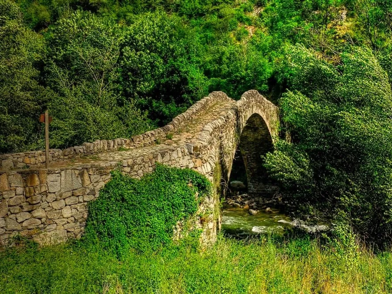 puente románico en Andorra