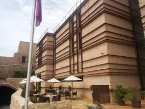 "Banner promocional de IATI para seguro de viaje en moto."