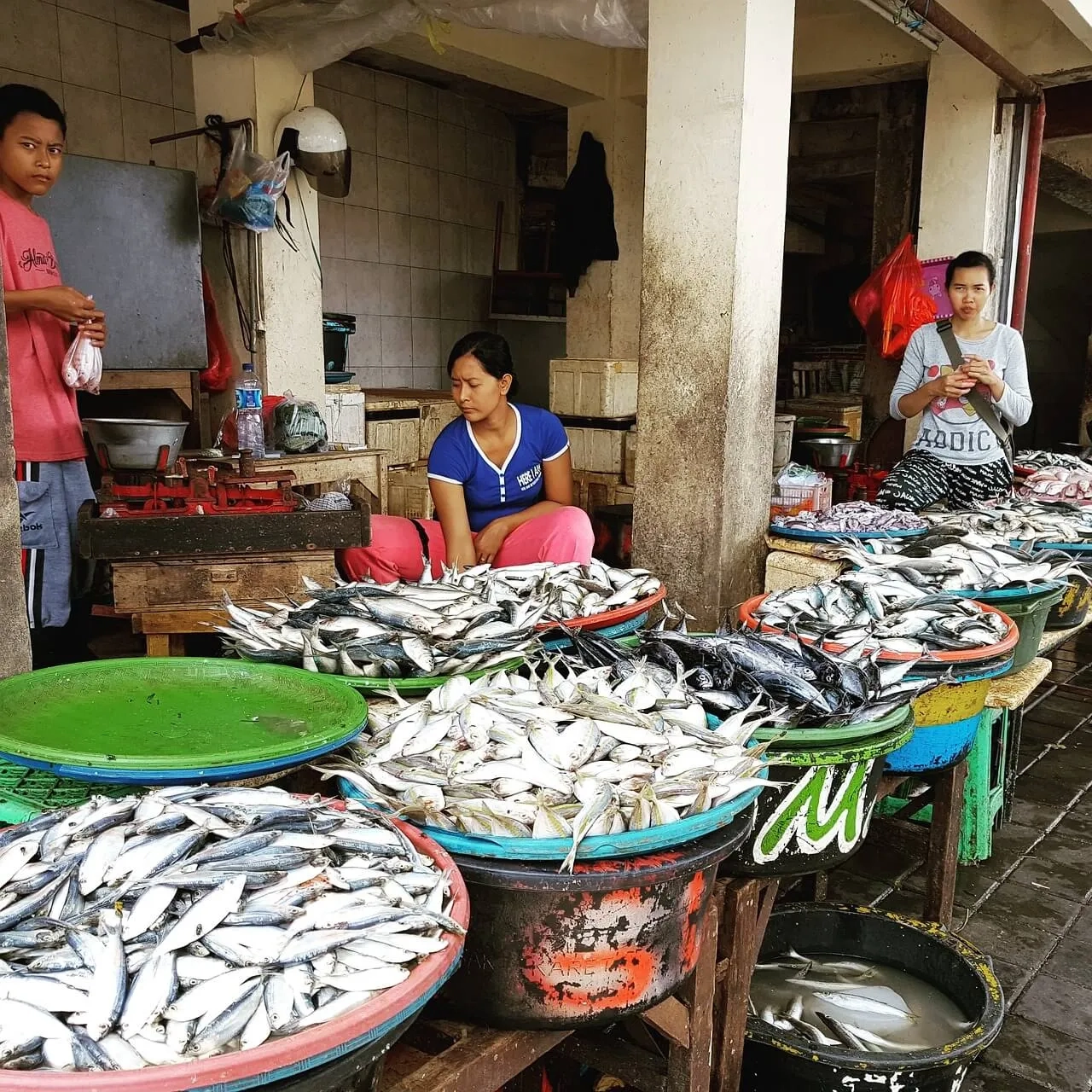 mercado de peixe de jimbaran