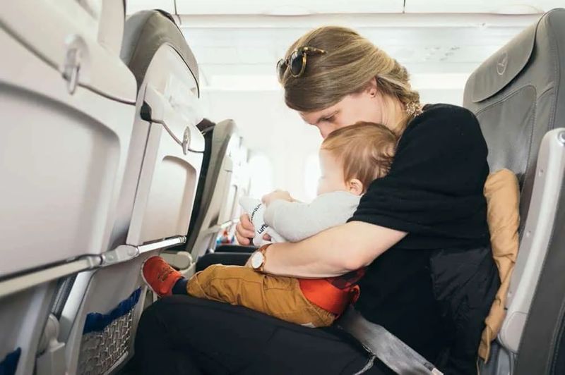 Viajar con menores sin uno de los progenitores ¿Se necesita autorización?