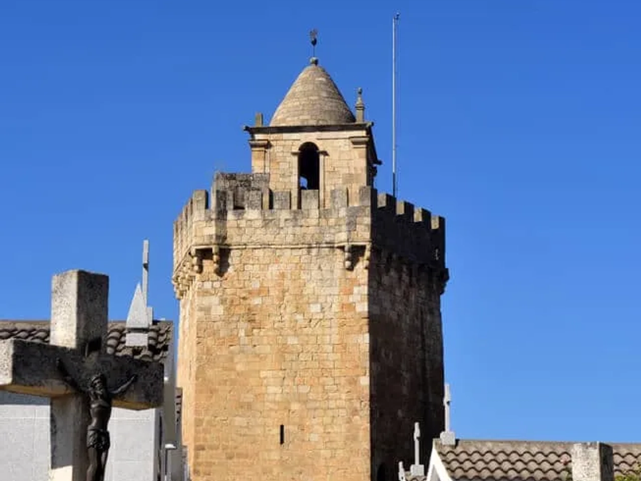 vista da torre do castelo desde o atual cemitério