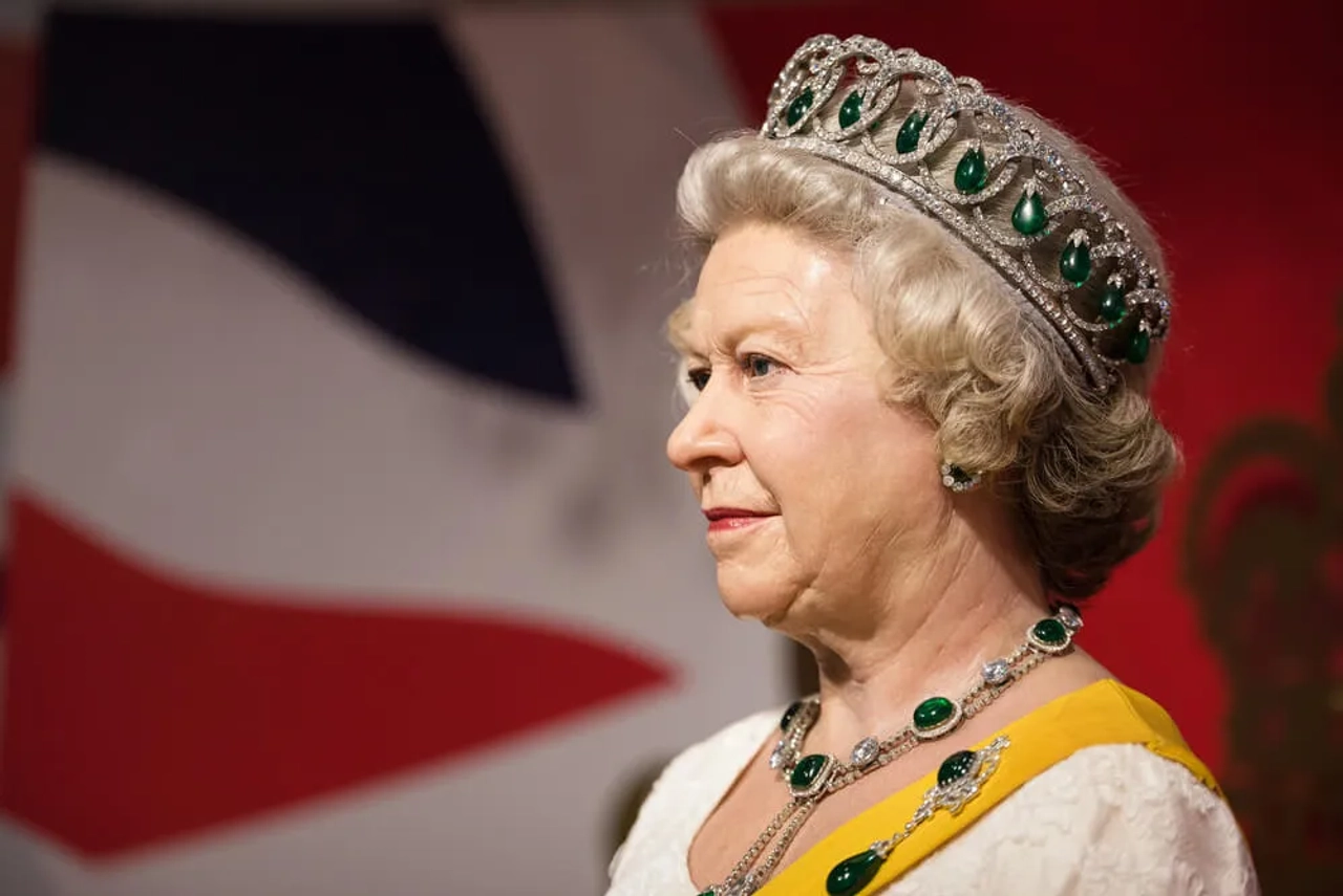 rainha de inglaterra no madame tussauds