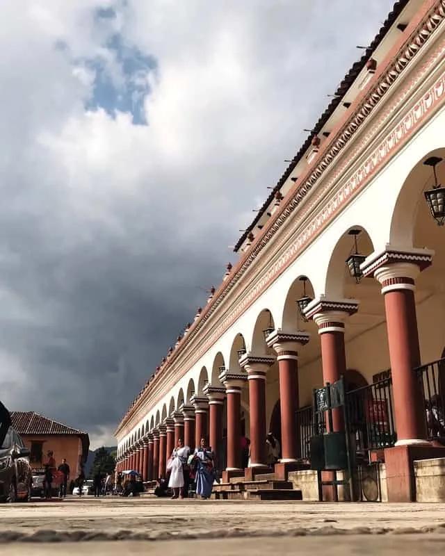 pessoas perto da San Cristobal de las Casas