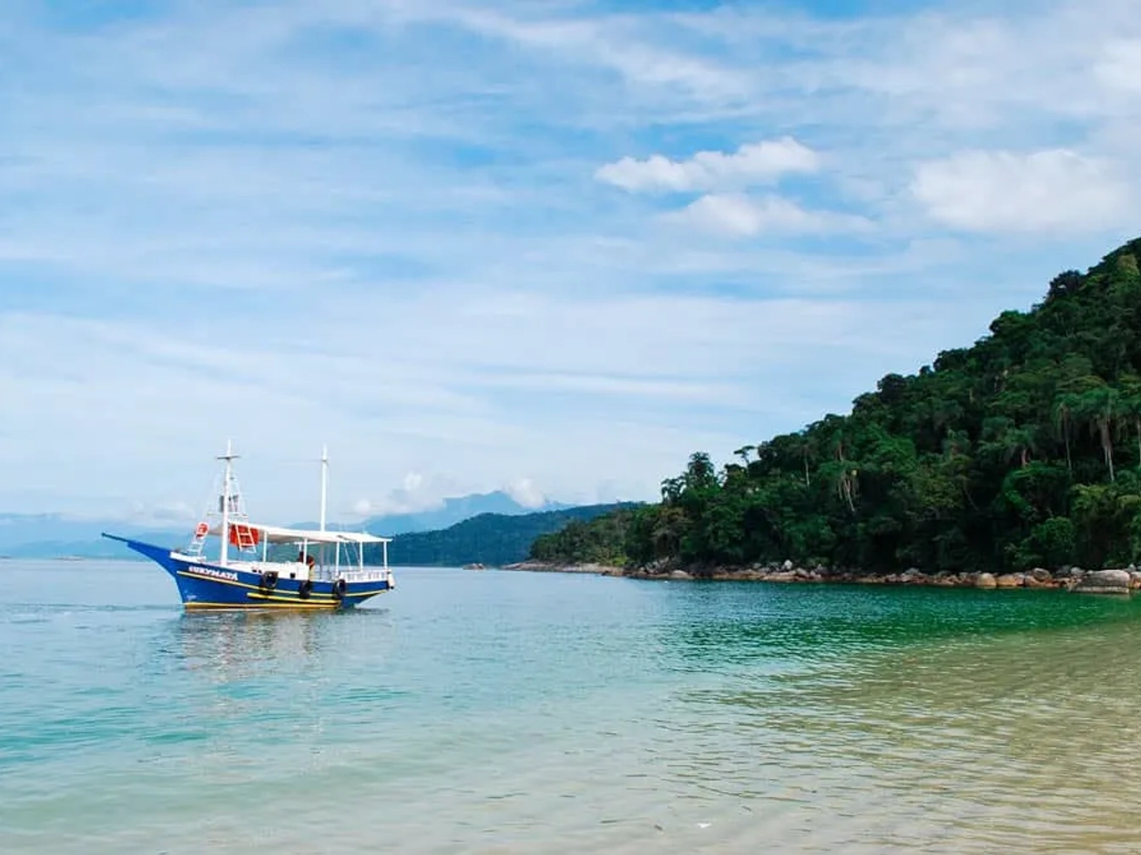 pasear en barco en Saco do Céu