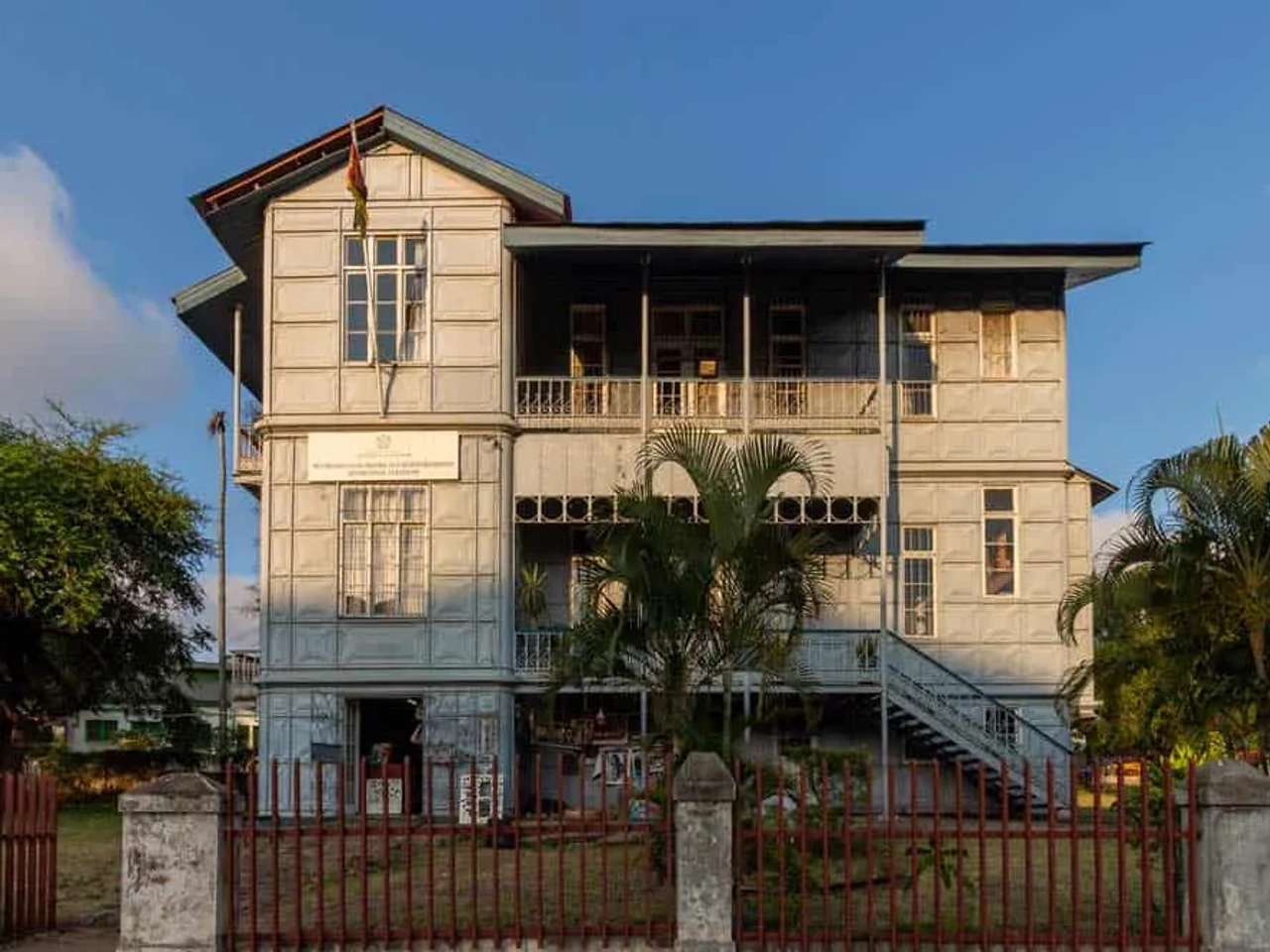 visitar la casa de ferro en Maputo