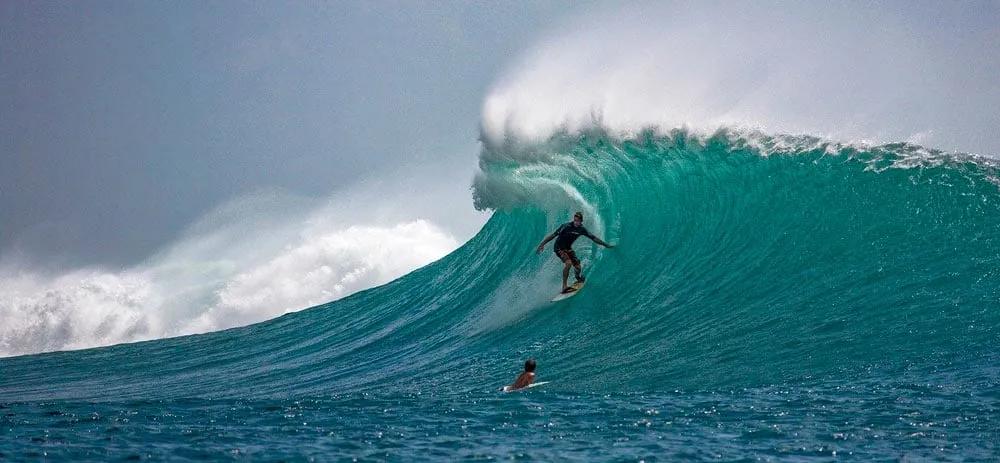 surf en Bali y deportes de aventura en Indonesia