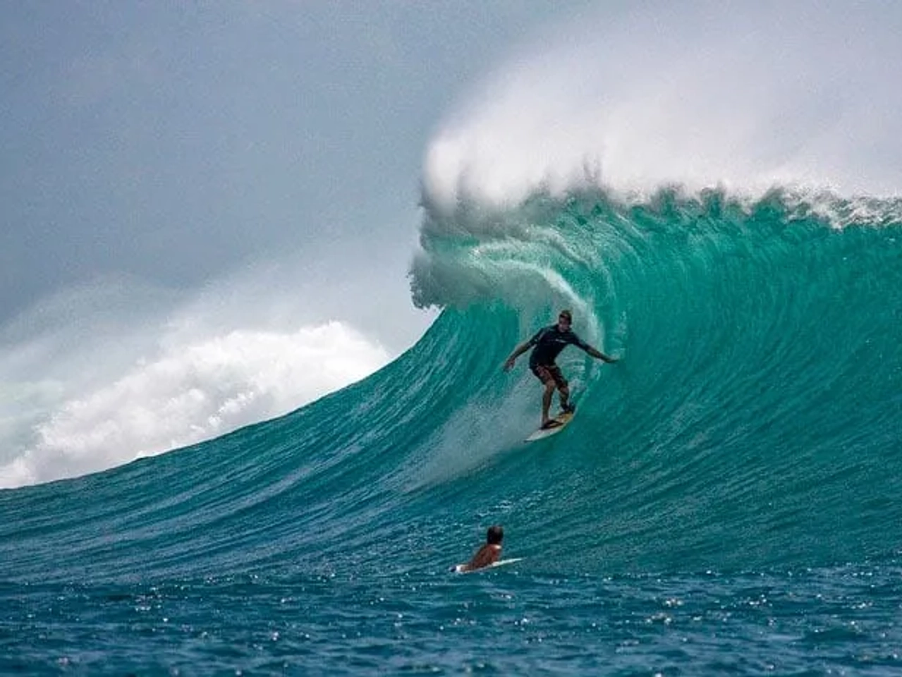 surf en Bali y deportes de aventura en Indonesia
