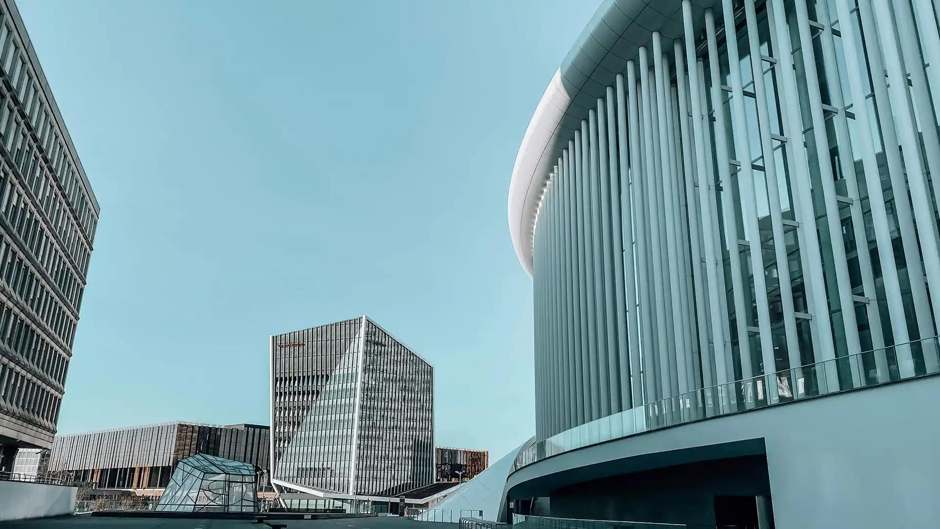 Distrito de Kirchberg y edificios modernos de Luxemburgo ciudad