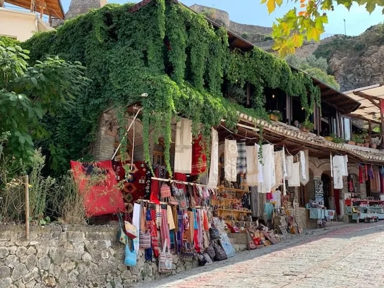 Barraca de rua na cidade de Kruje na albânia