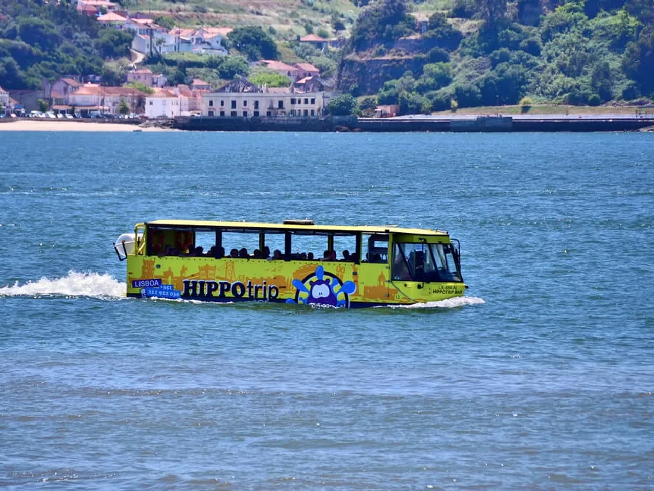 transporte anfibio no rio tejo em lisboa