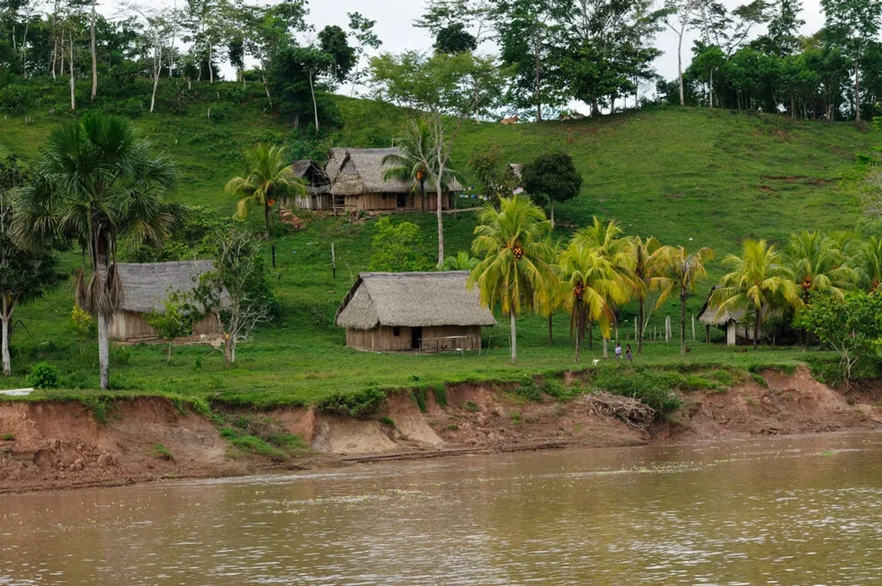 casas de uma das comunidades que vive na amazonia