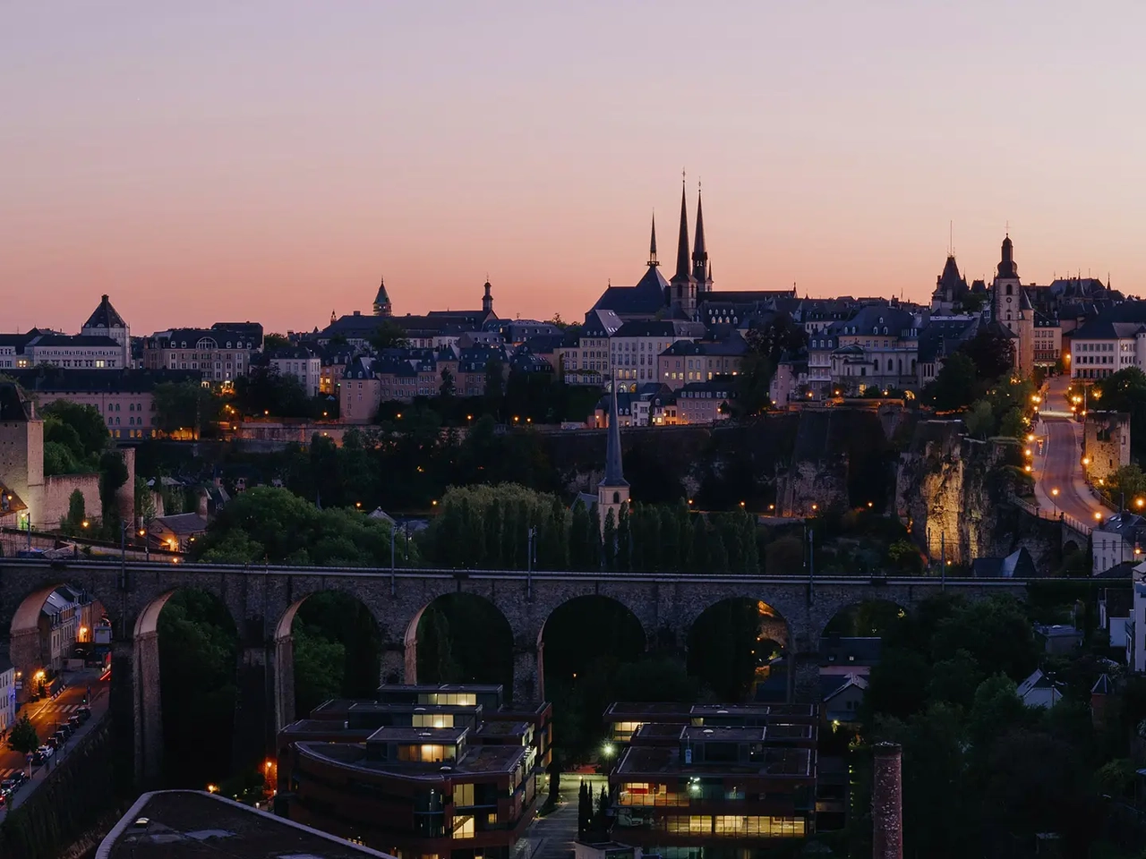 Seguro para viajar a Luxemburgo con vistas panorámicas de la ciudad
