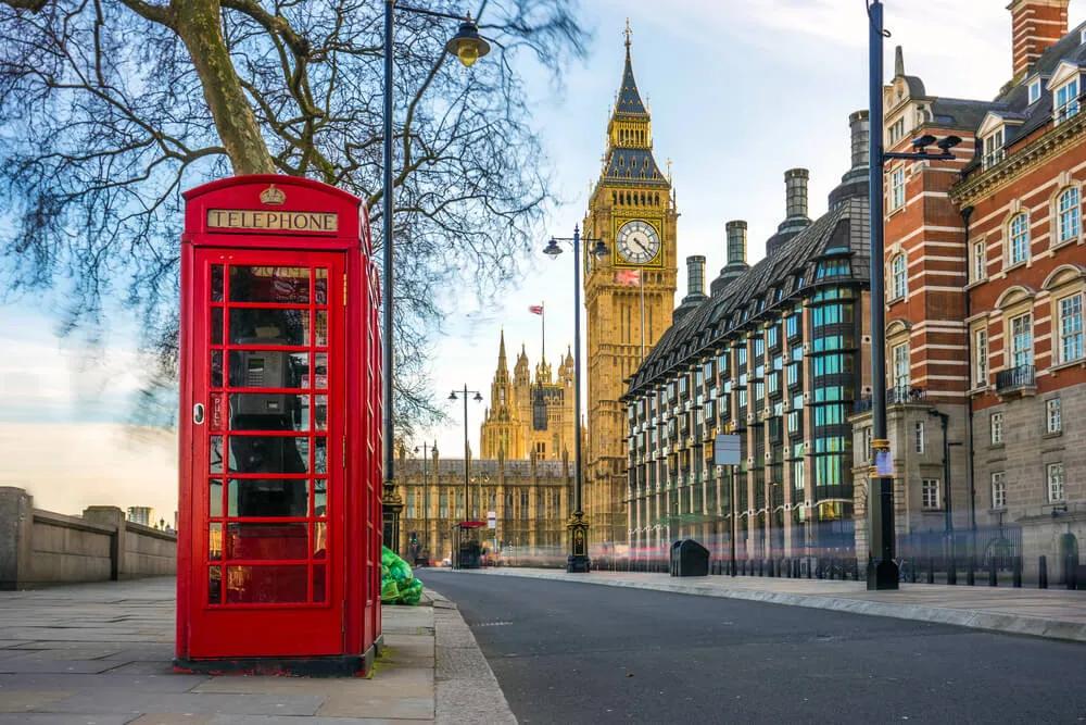 cabine telefonica vermelha e big ben en londres