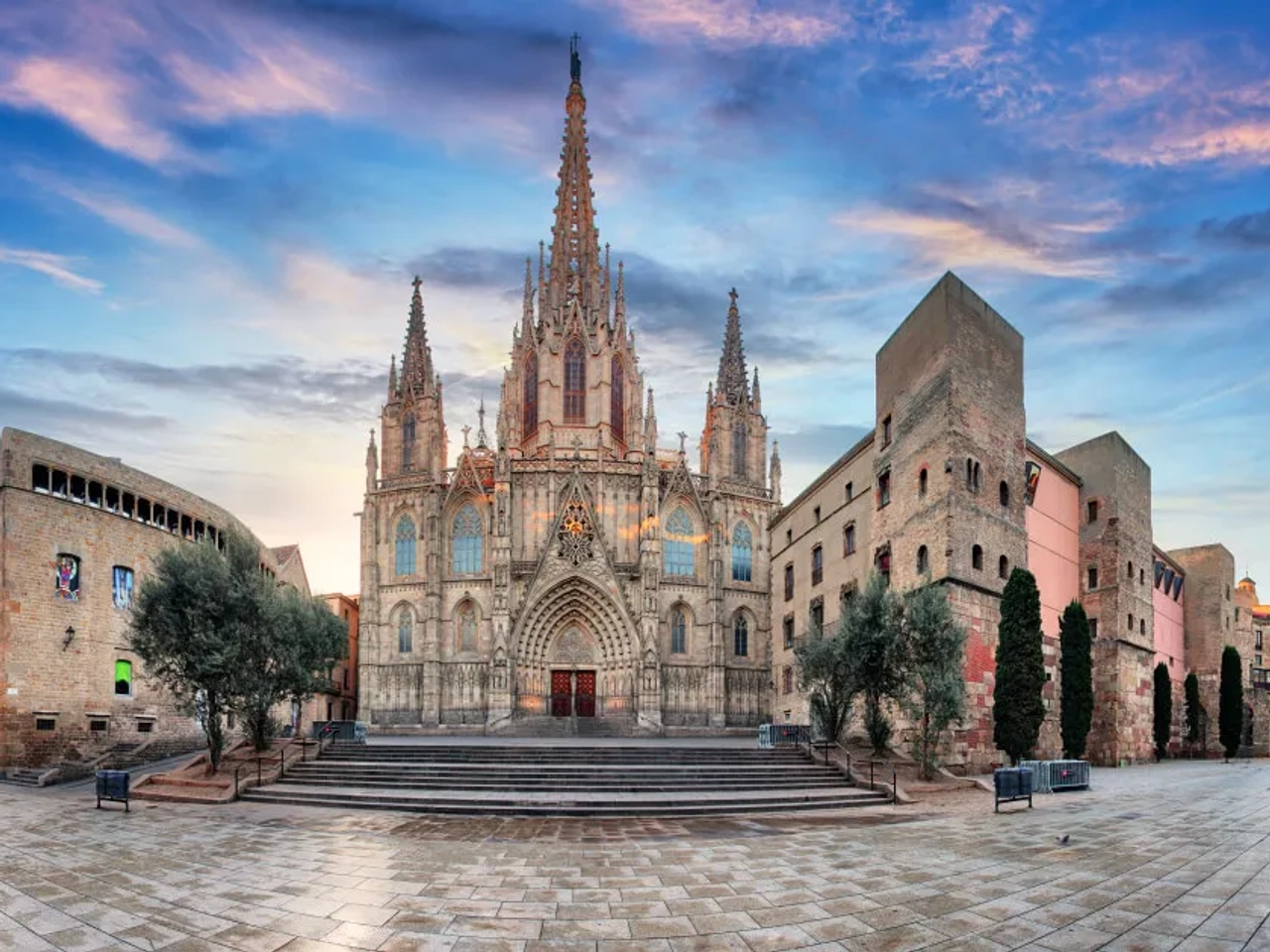 vista frontal da catedral de barcelona