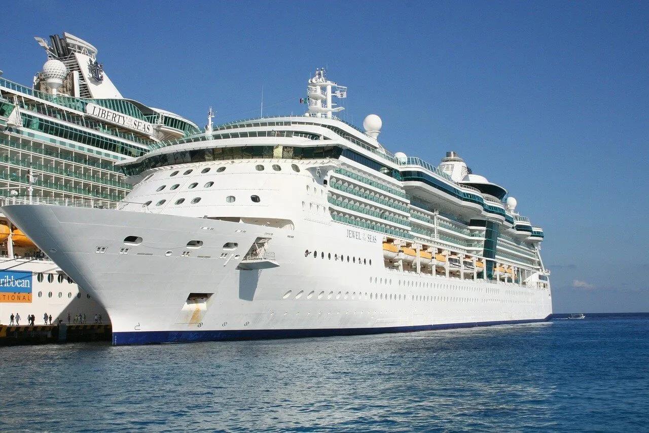 cruzeiro da royal caribbean atracado