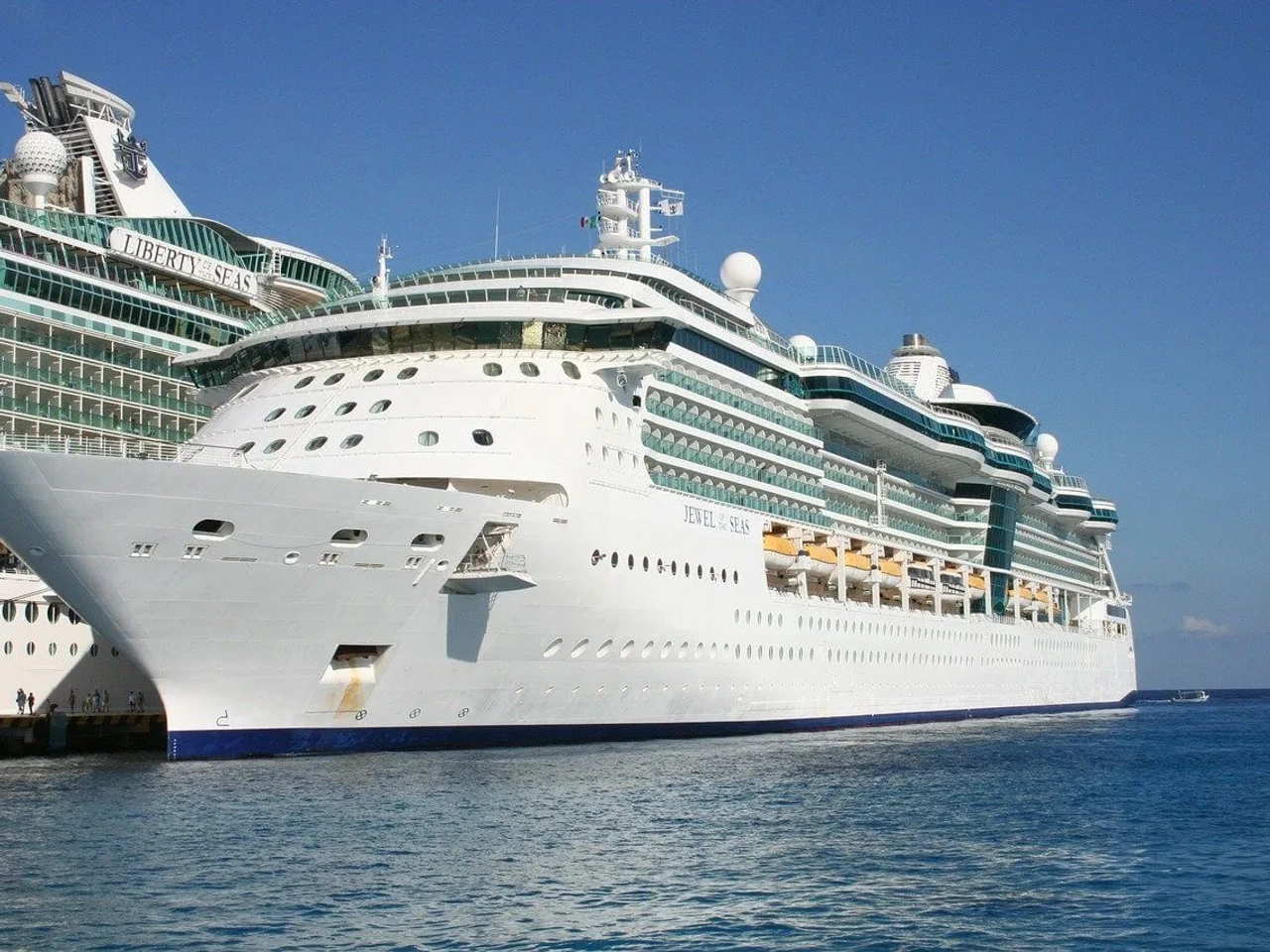cruzeiro da royal caribbean atracado