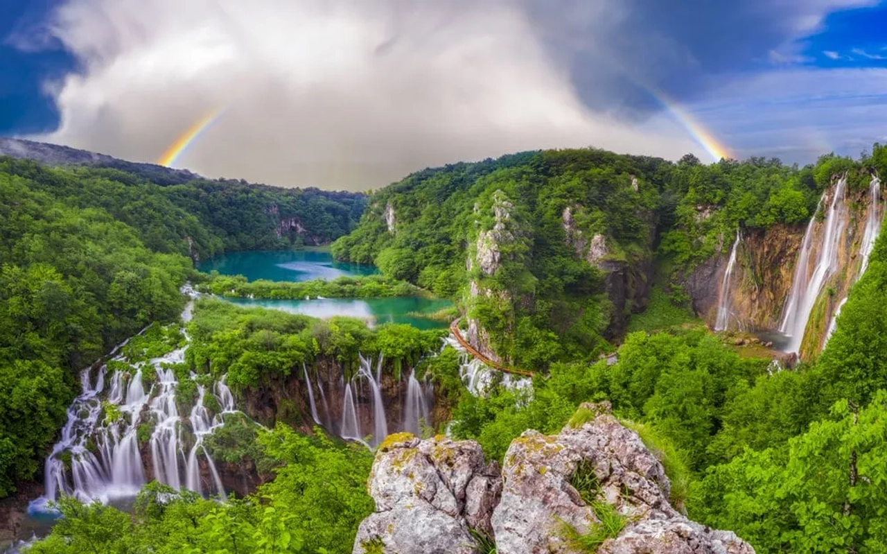 vista panoramicas das cascatas e lagos de plitvice