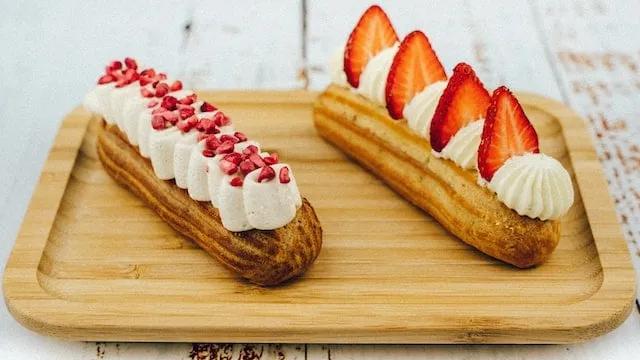 2 eclairs 