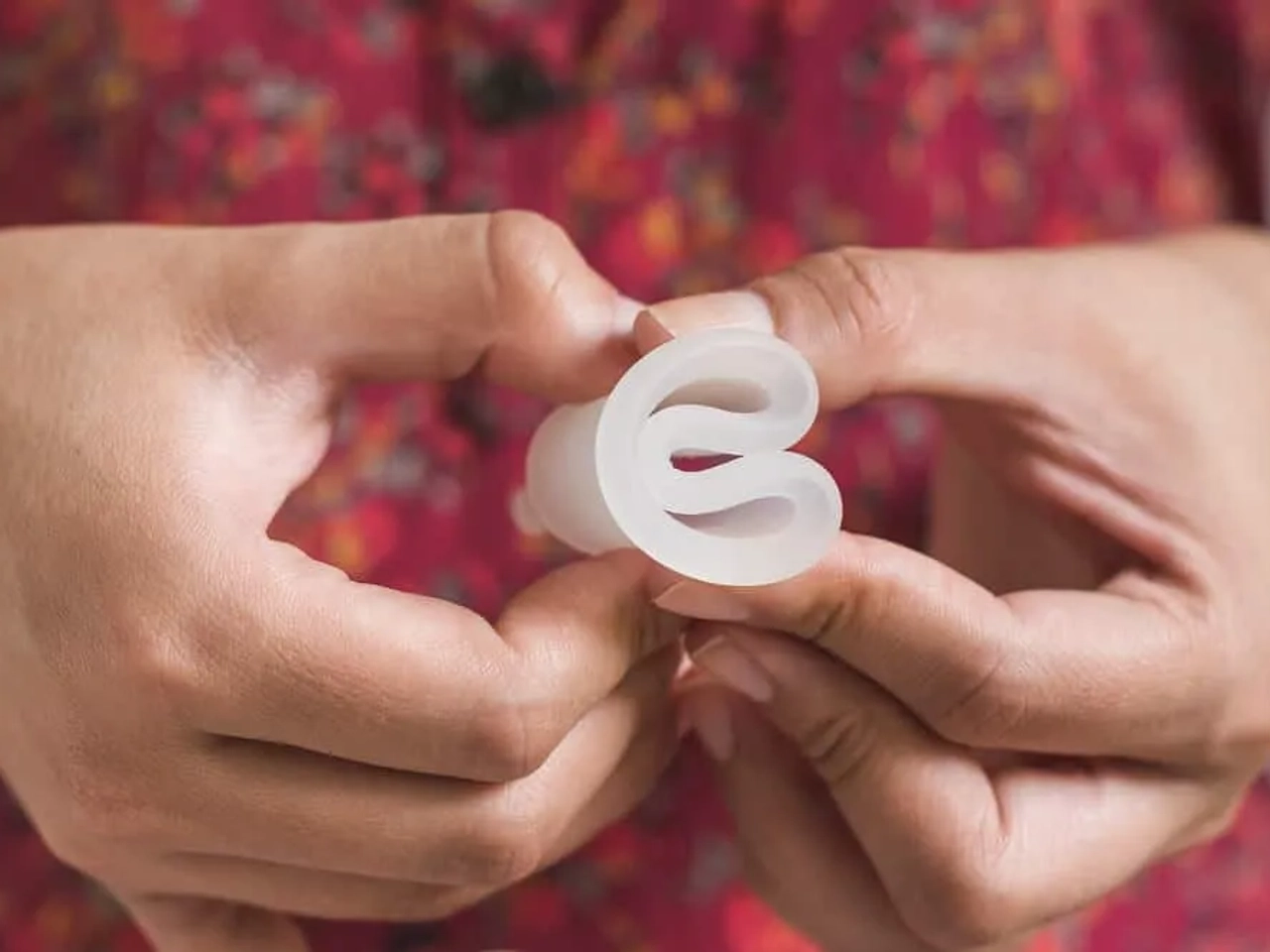 como dobrar copo menstrual