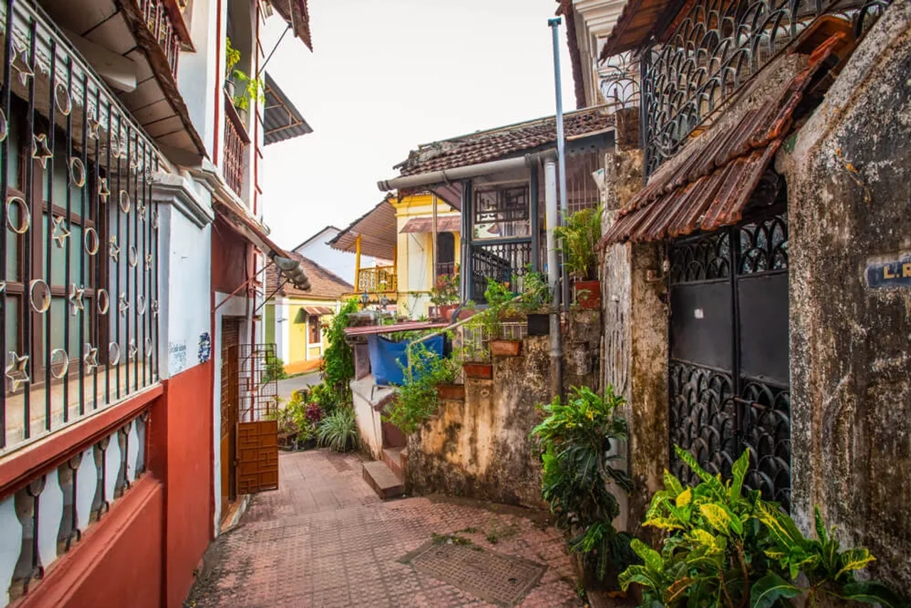 ruas do bairro das fontainhas em goa