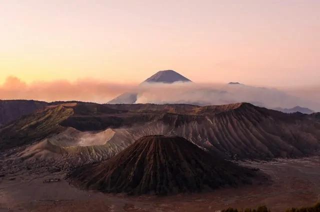 nascer do sol em Mount Bromo na Indonésia