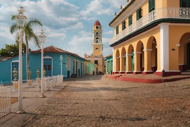 rua com edificios em Trinidad - cuba