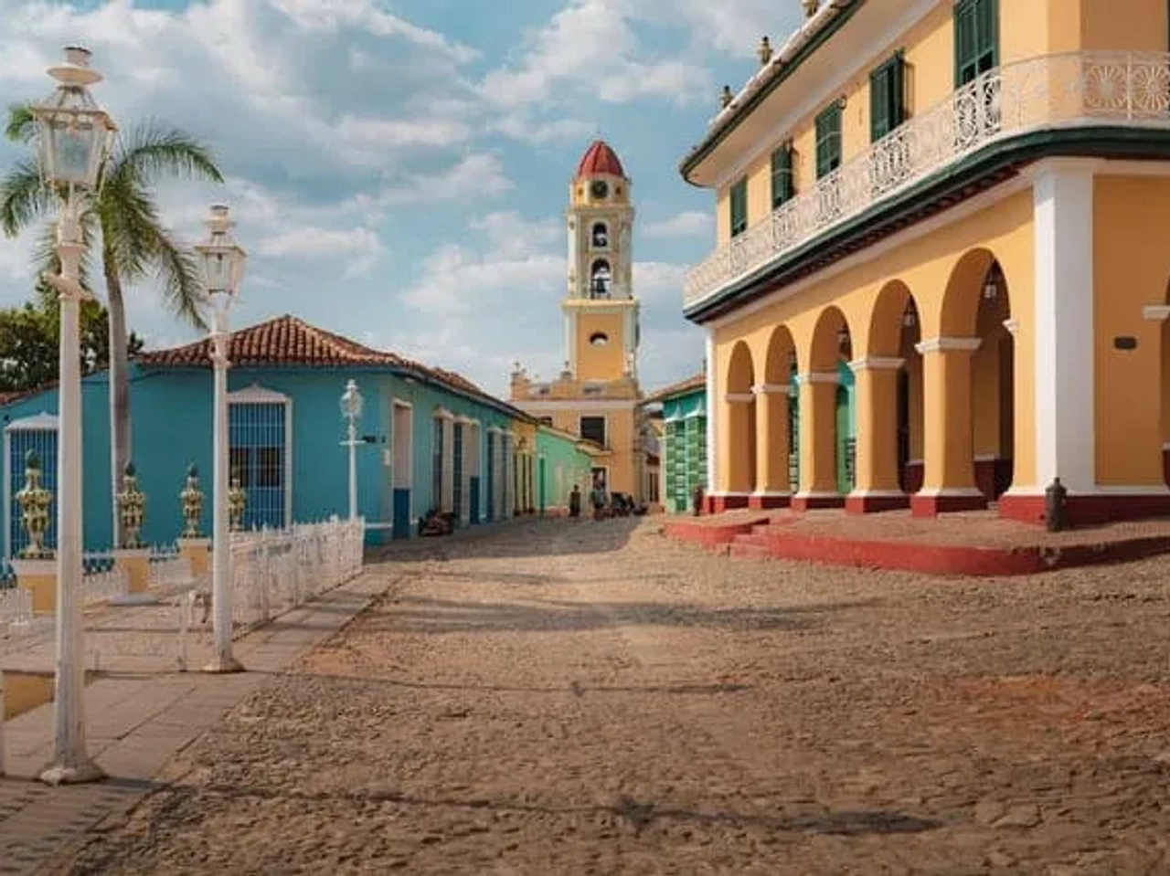 rua com edificios em Trinidad - cuba
