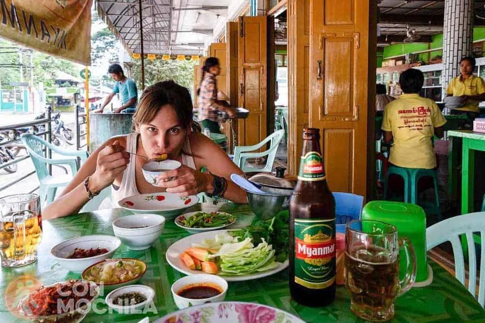 Carme Pellicer disfrutando de una comida en Asia