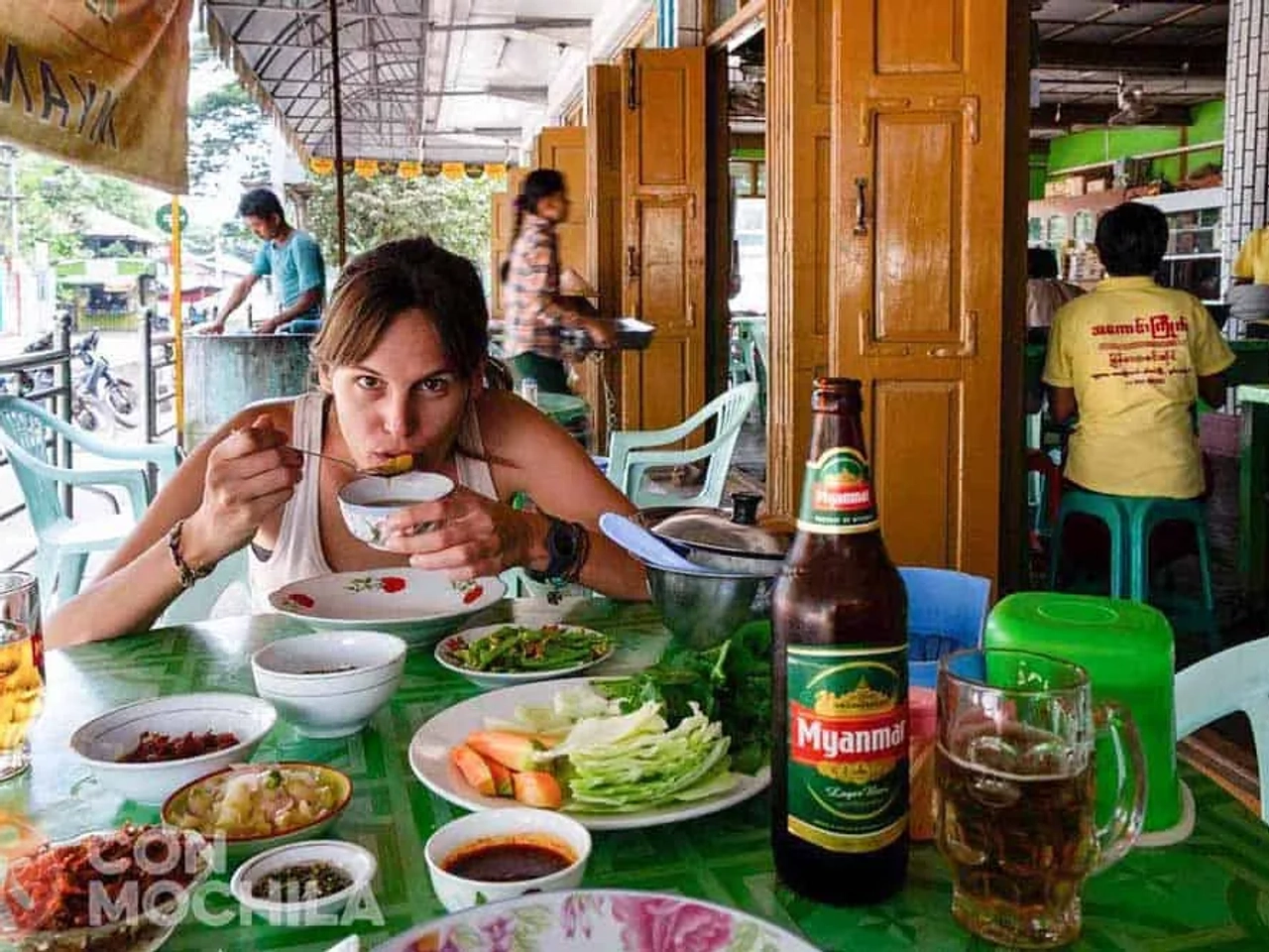 Carme Pellicer disfrutando de una comida en Asia
