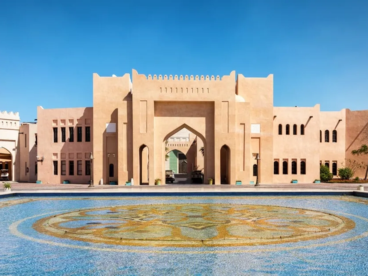 lago e entrada da vila cultural de katara