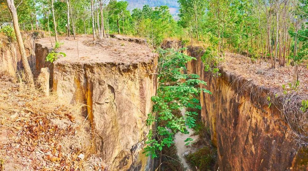 The Land Split, en Pai