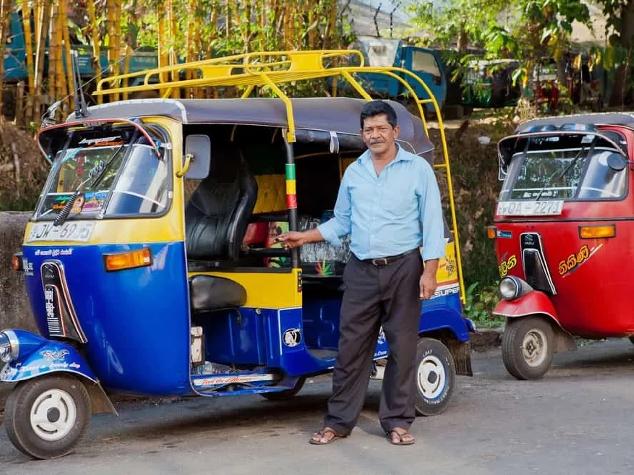 conducir tuk-tuk en Sri Lanka