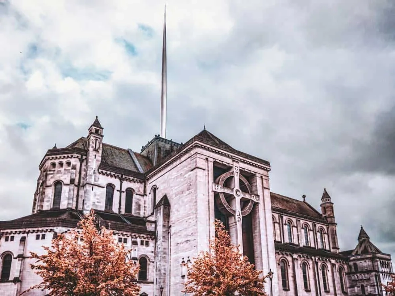 pasear por Cathedral Quarter en Belfast