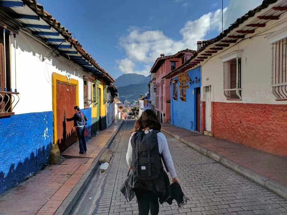 mujeres viajando por Colombia