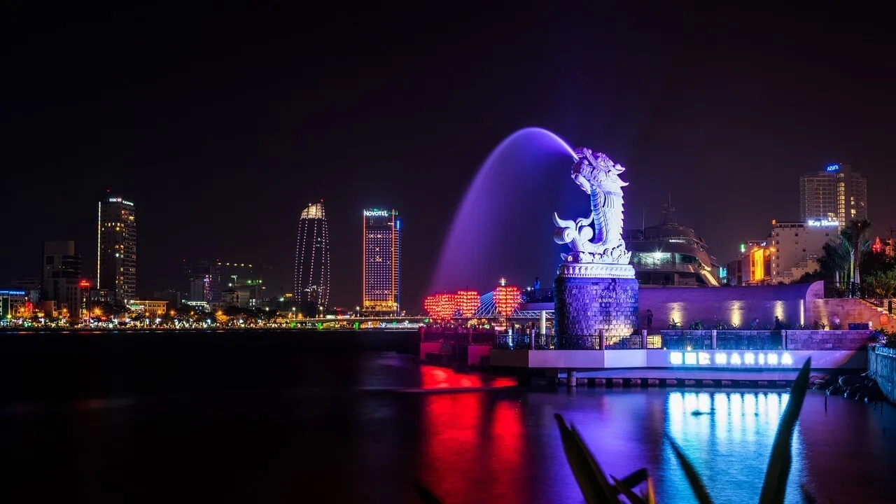 panoramica de da nang a noite
