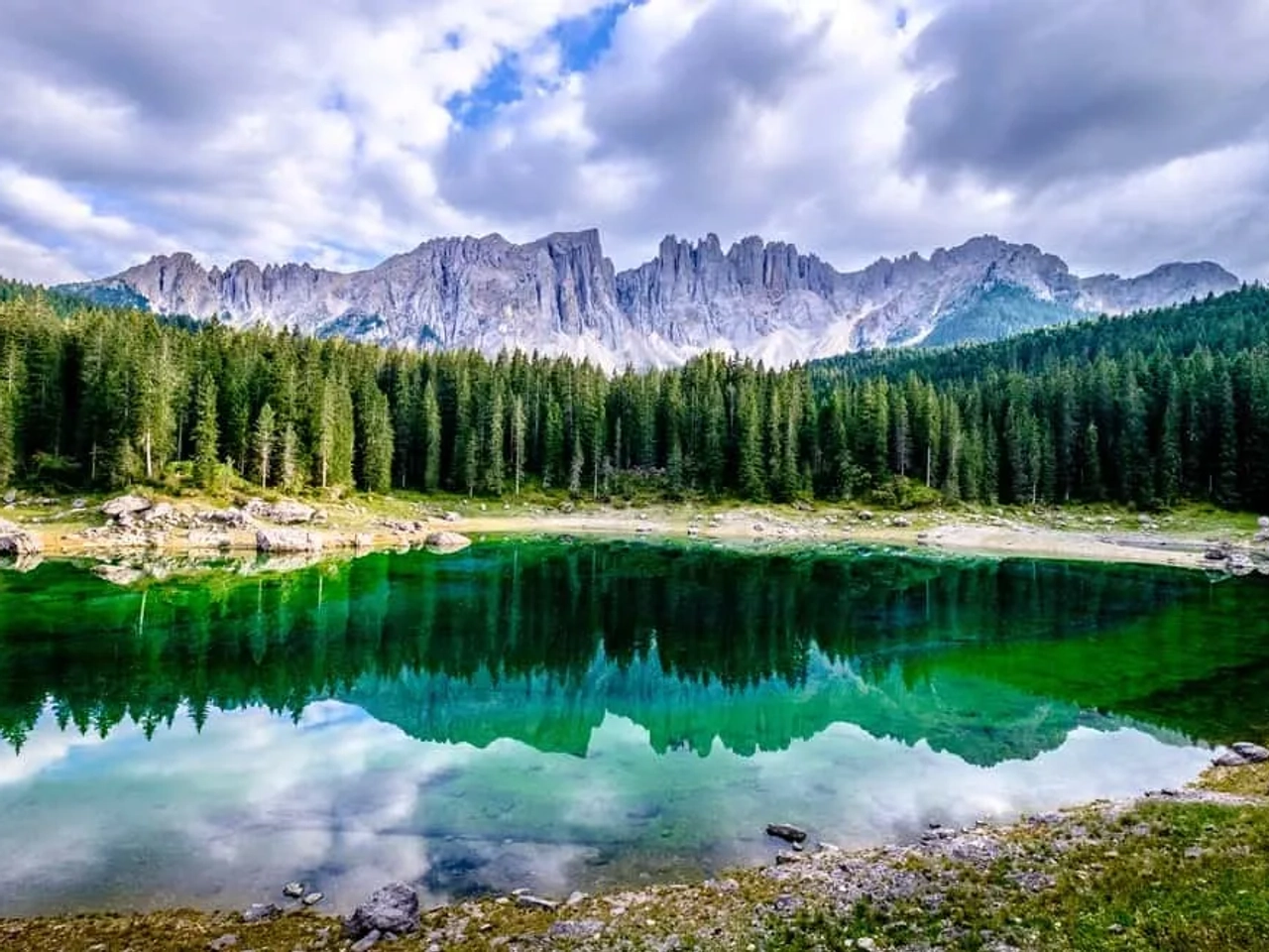mejores lagos en los Dolomitas