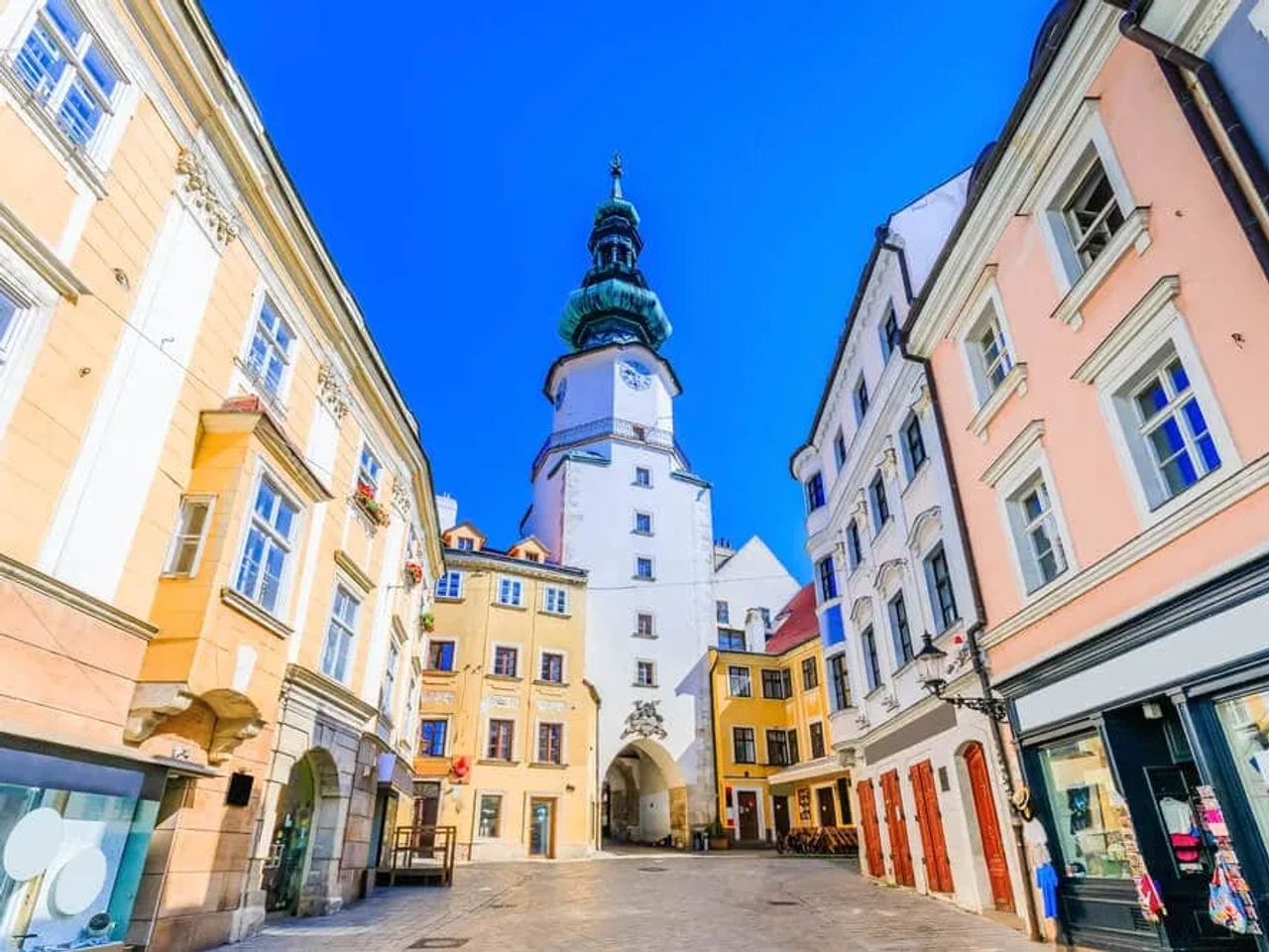 portao de st michel visto desde a rua
