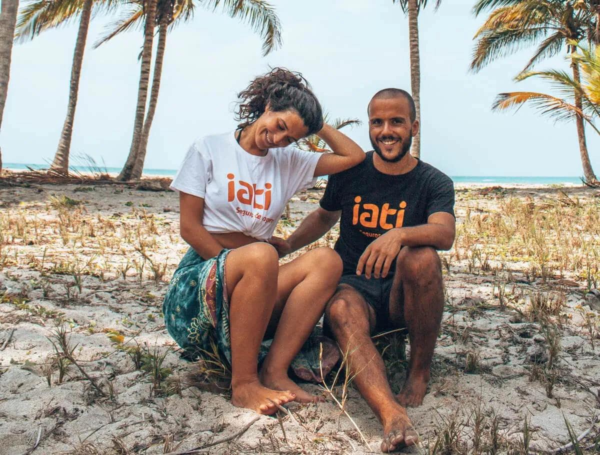 autores travelbe4settle com tshirts da iati seguros