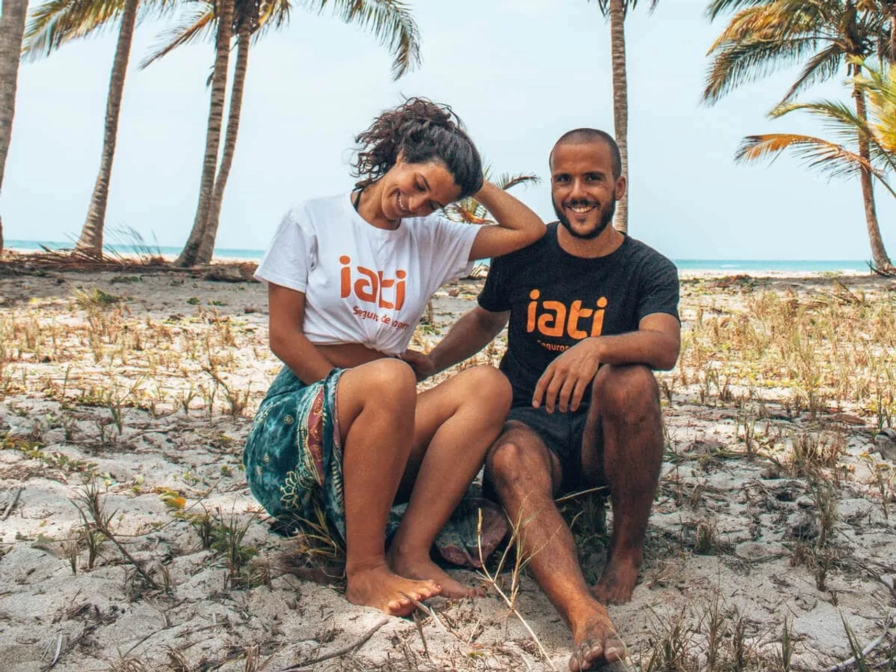 autores travelbe4settle com tshirts da iati seguros