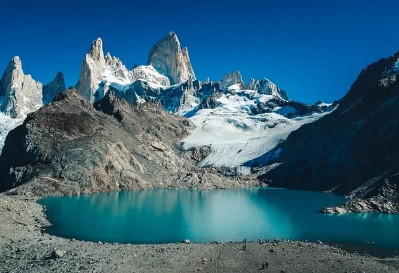 montanha com neve em Fitz Roy