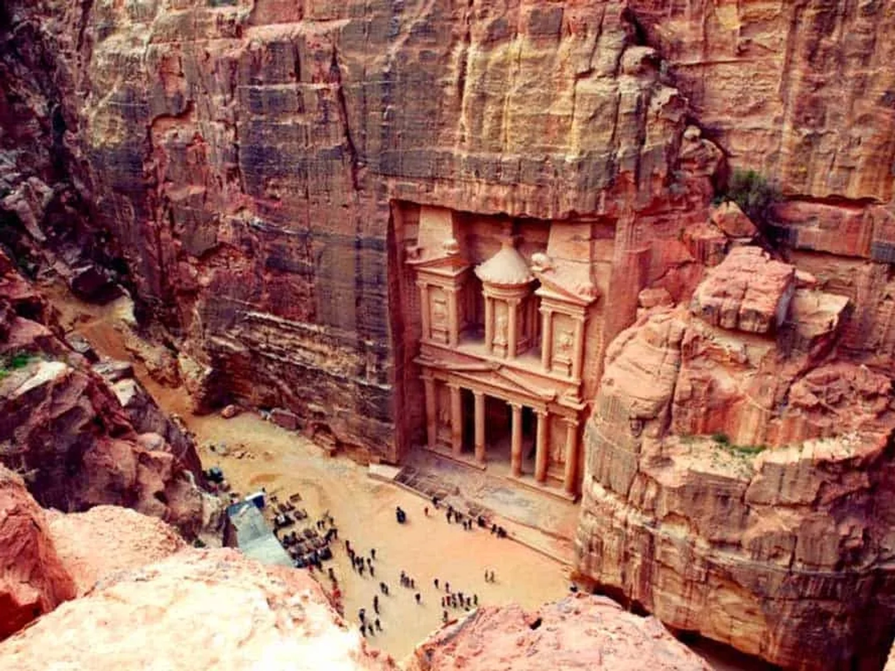 mujeres viajando en Jordania
