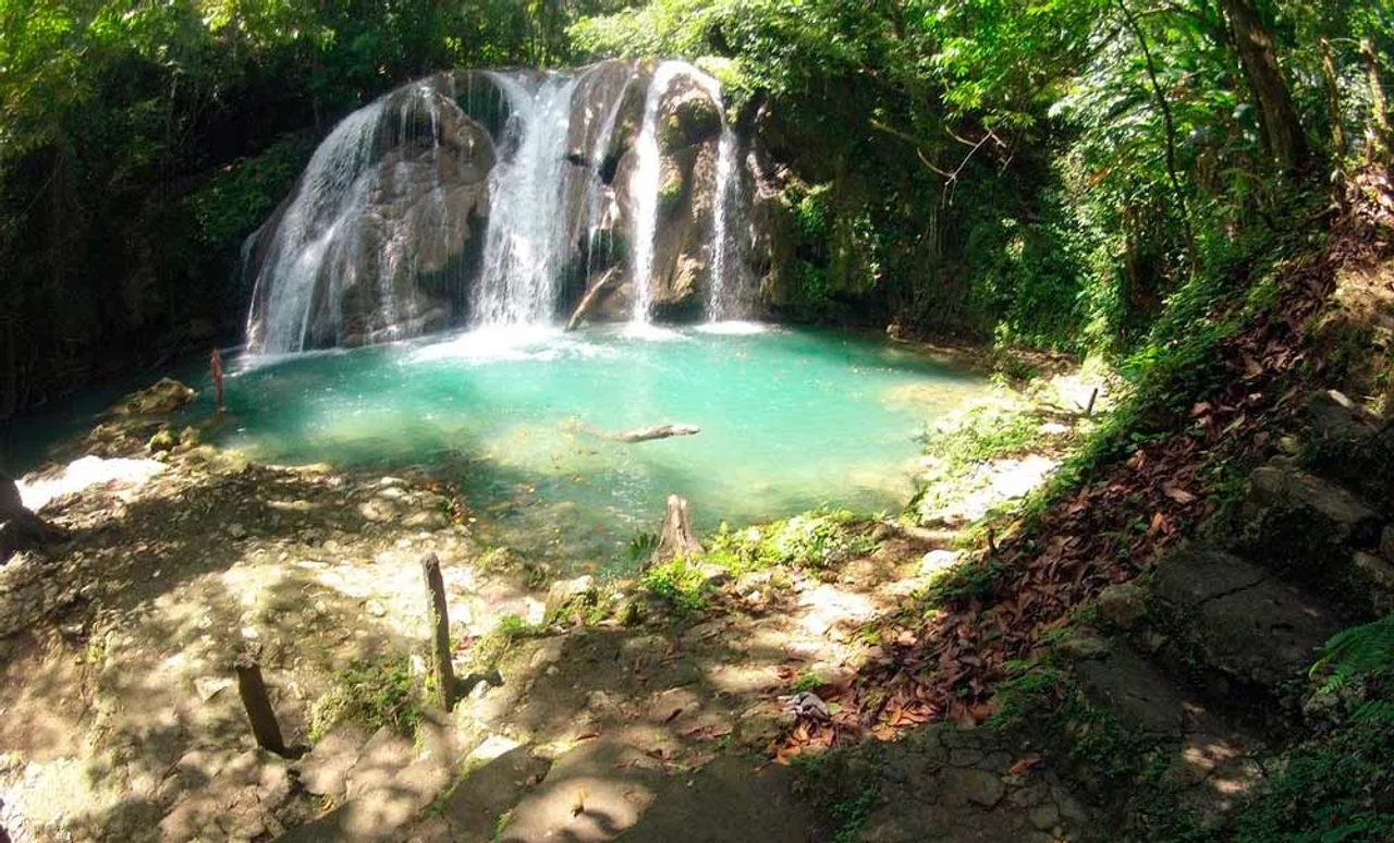 Cascata em parque natural na República Dominicana