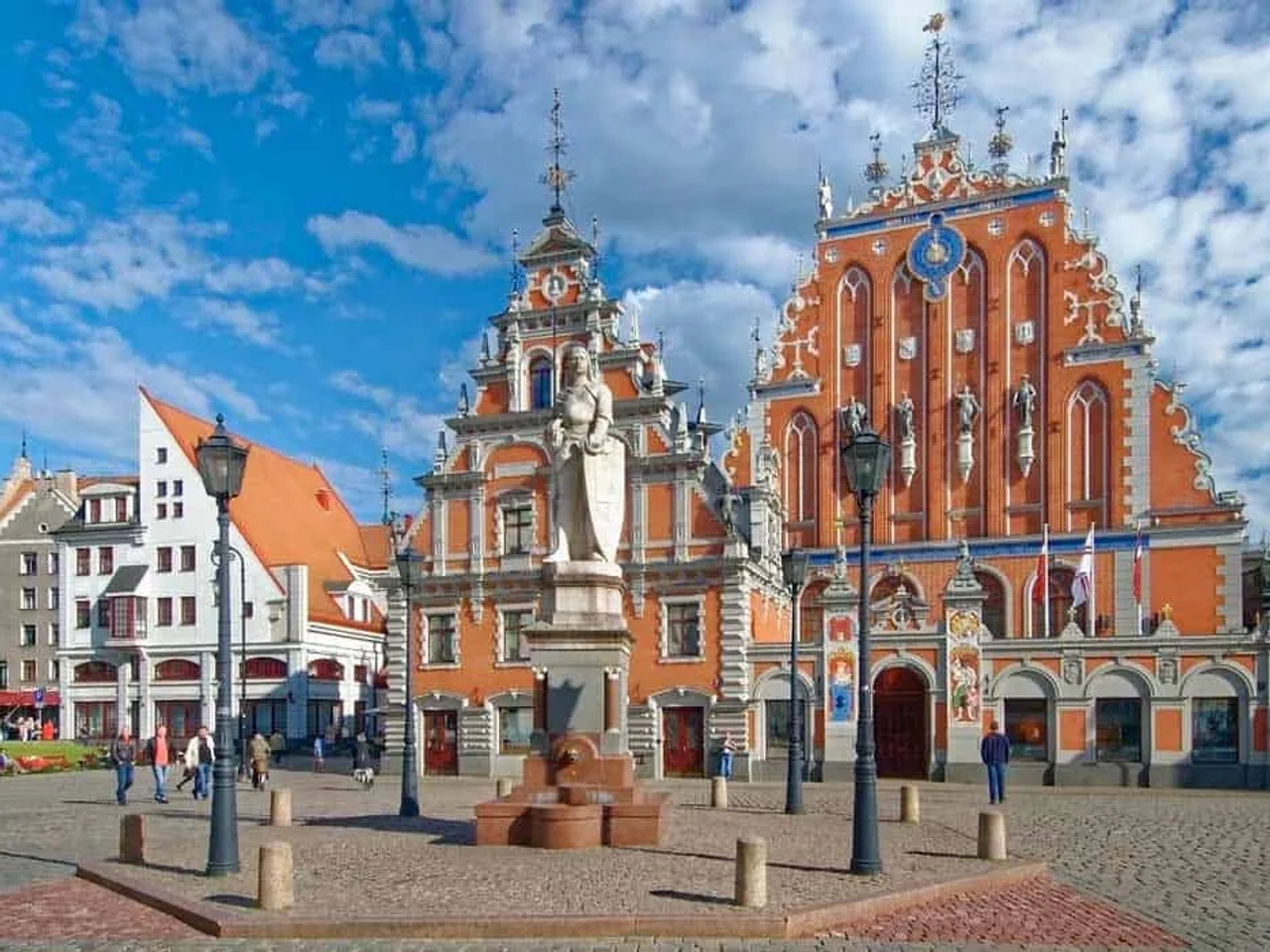 Casa de las Cabezas Negras