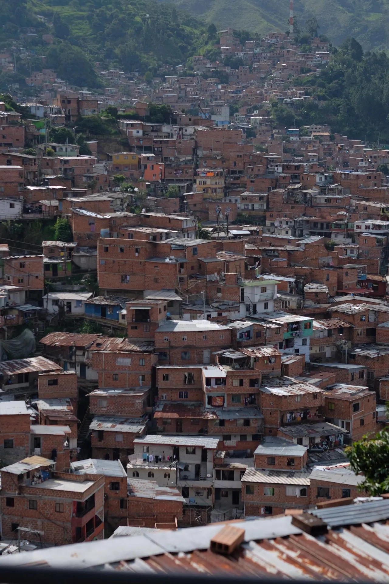 comuna 13 vista desde o teleferico