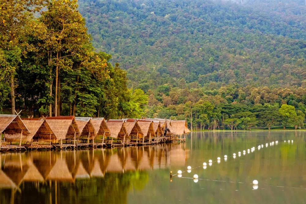 casas no lago huay tung tao